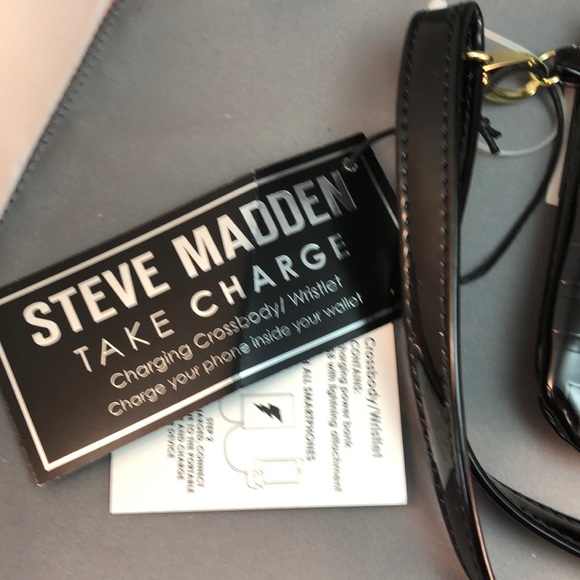Steve Madden Charging Crossbody Bag BLACK PATENT - Picture 4 of 9